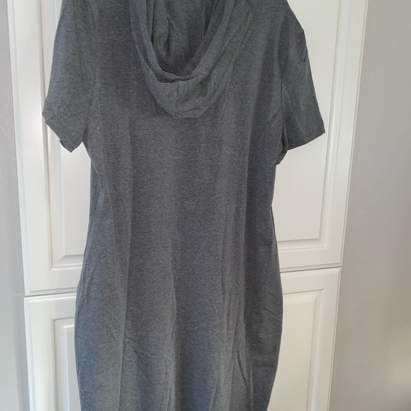 Hooded mini short sleeve dress - Picture 6 of 8